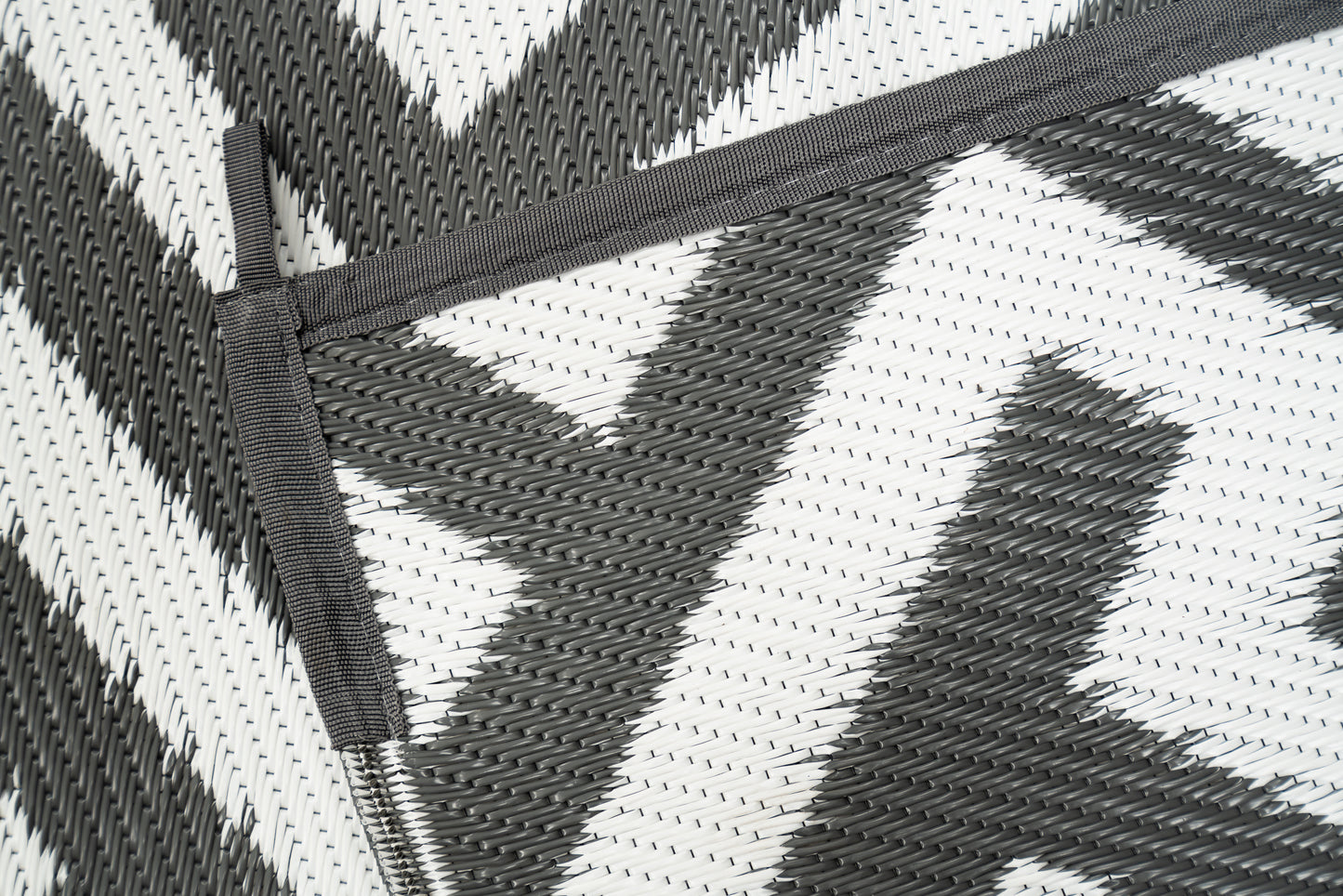 Outdoor Rug - Luxe Grey and White