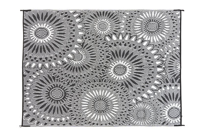 Flower wheel black and white geometric pattern detail