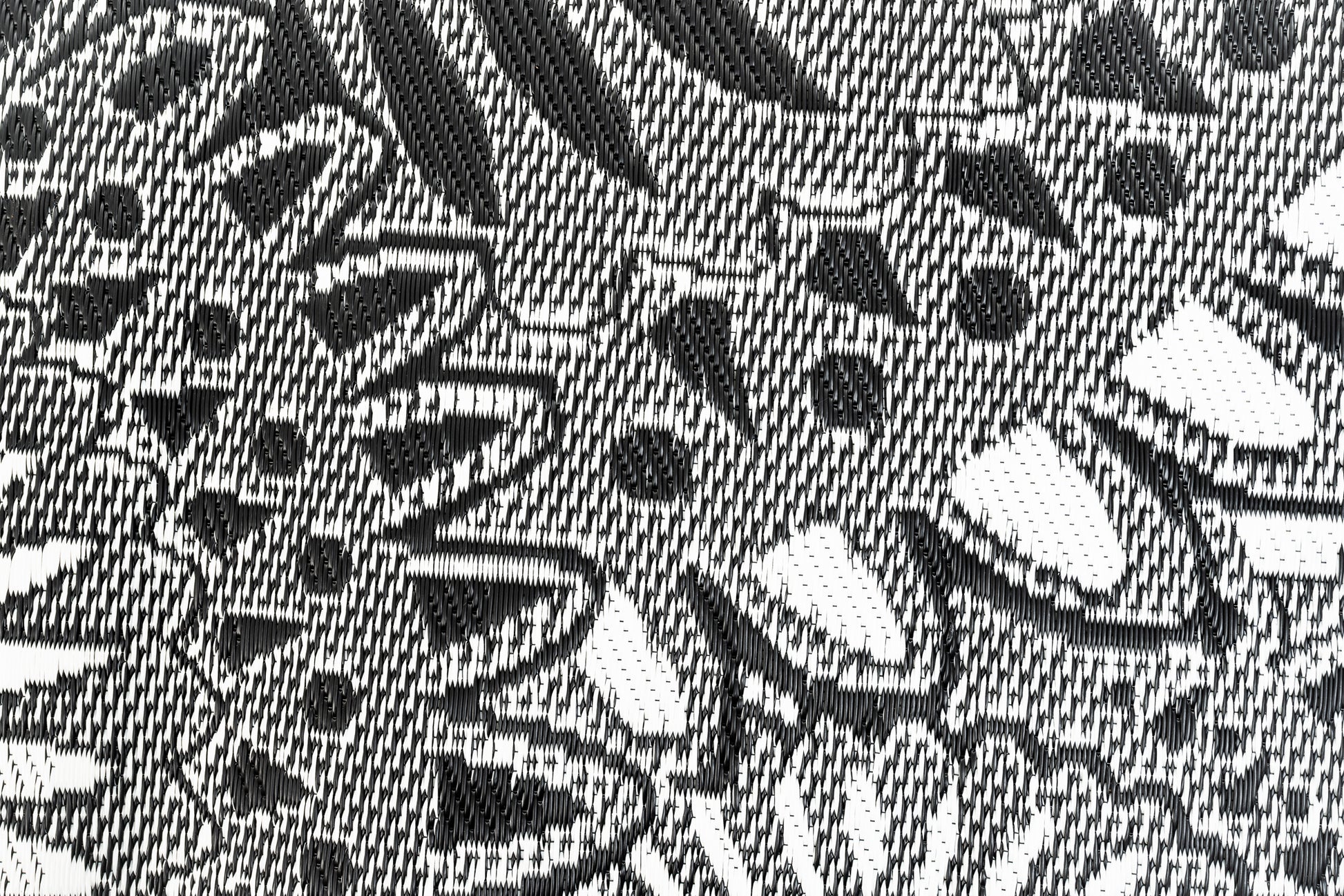 Flower wheel camping rug close up