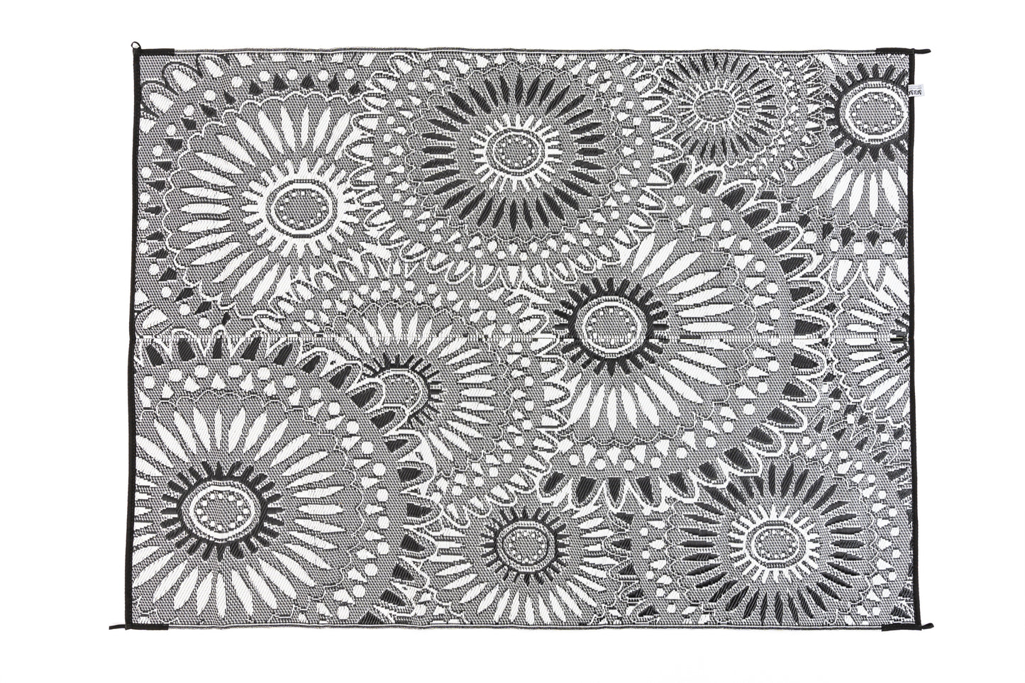 flower wheel outdoor rug woven polypropylene texture close up