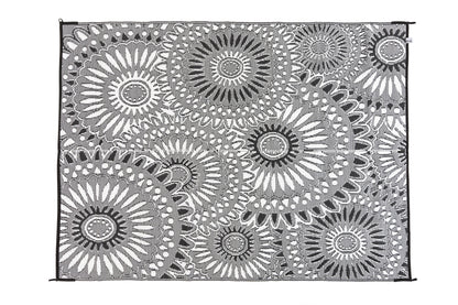 flower wheel outdoor rug woven polypropylene texture close up