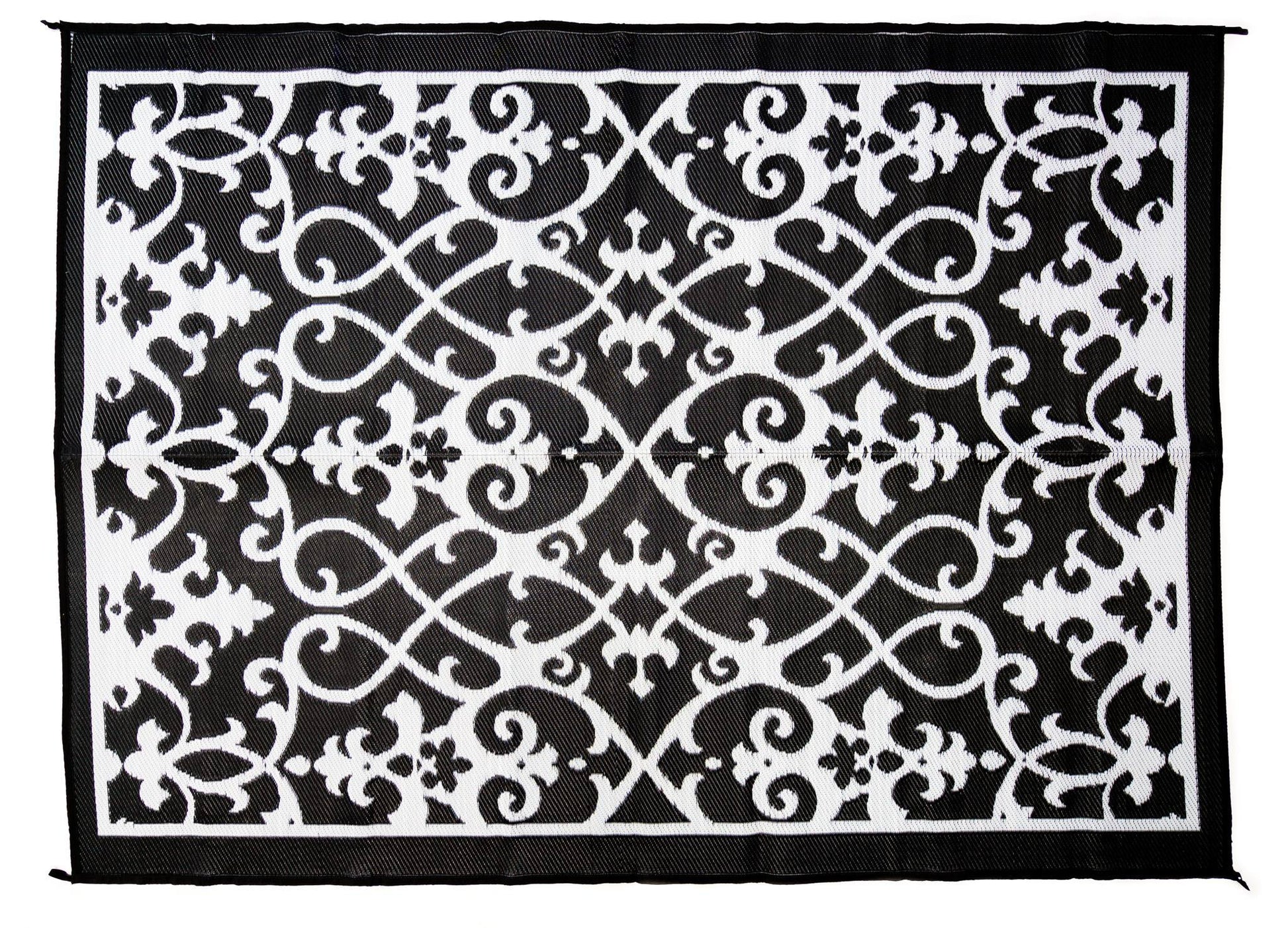 gatsby outdoor rug black and white geometric pattern detail