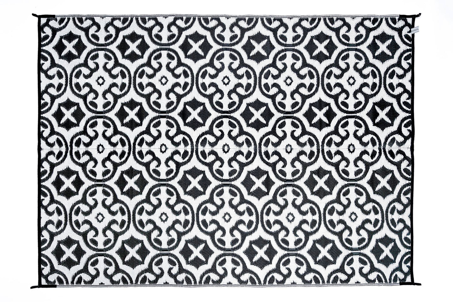 Lisboa black outdoor rug grey and white geometric pattern detail