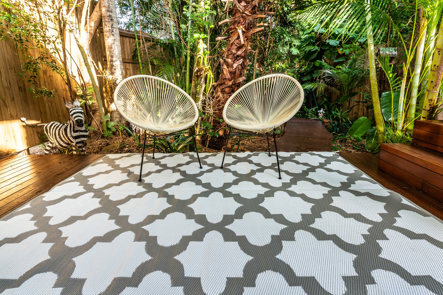 Morocco outdoor rug grey and white pattern detail