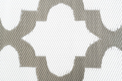 Close up pattern morrocco grey and white outdoor rug