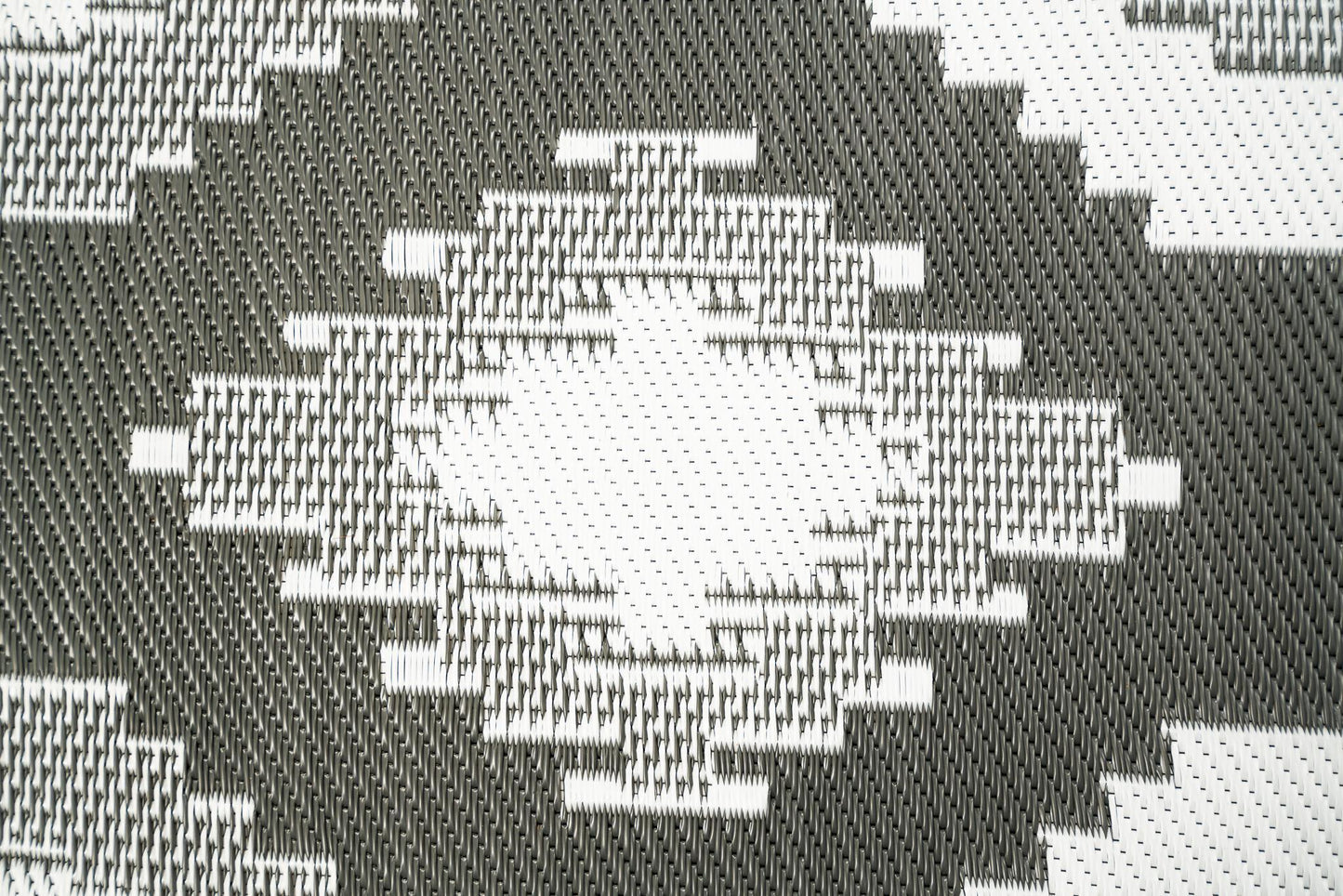 positano  outdoor rug woven polypropylene texture close up