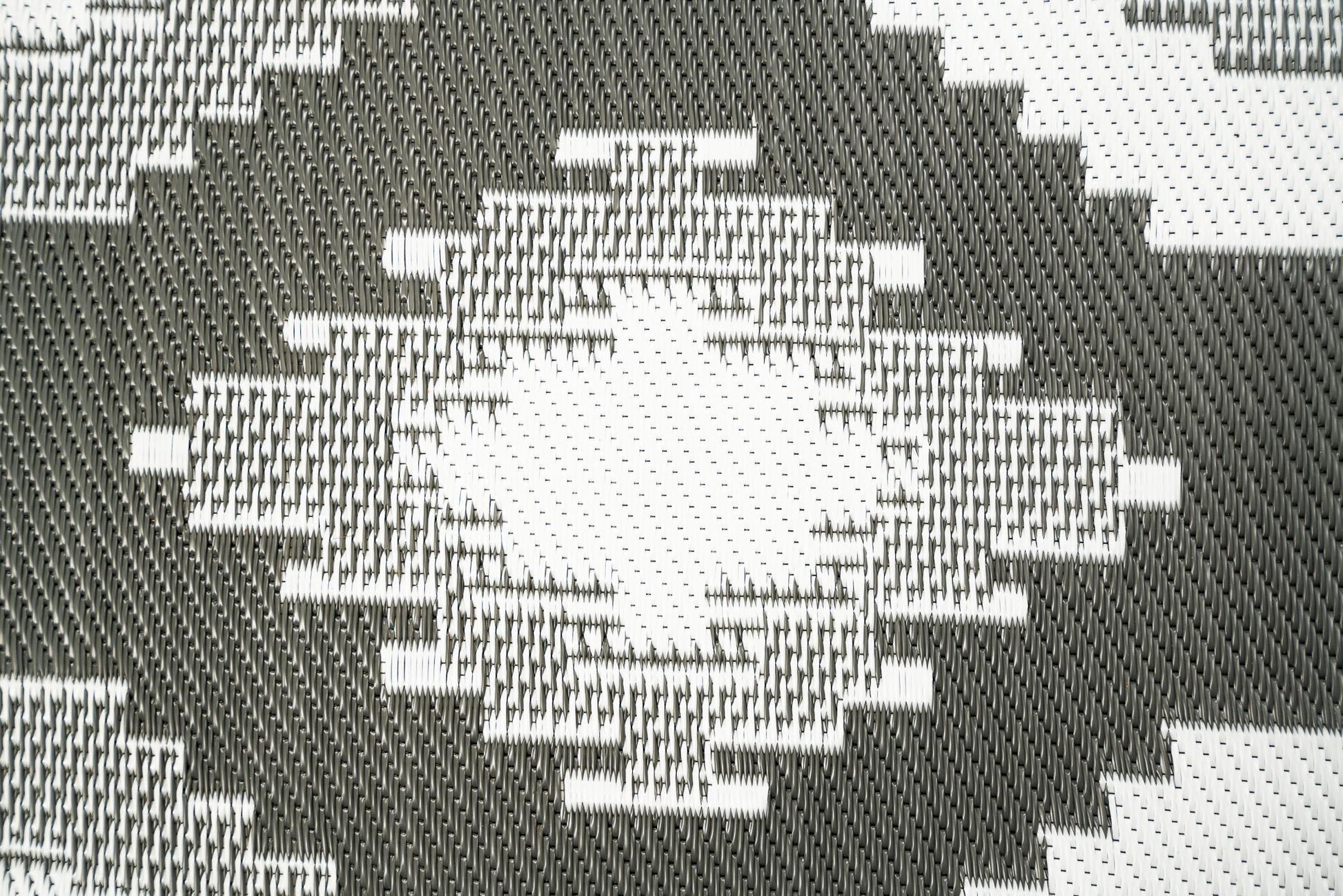 positano  outdoor rug woven polypropylene texture close up