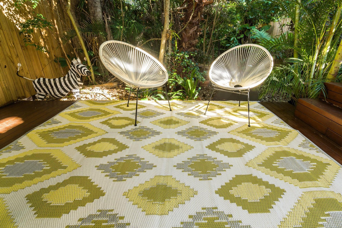 positano outdoor rug yellow grey and white geometric pattern detail