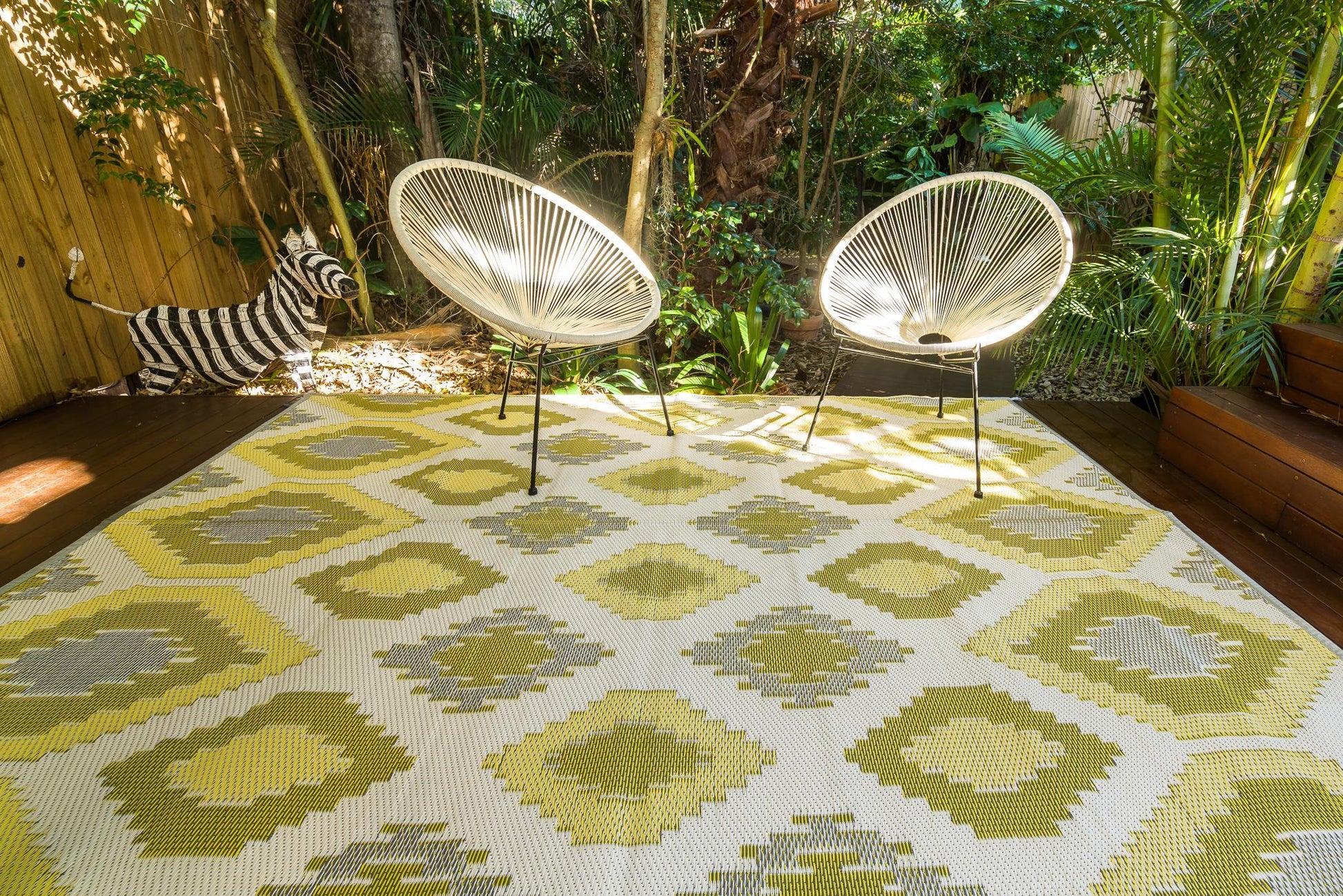 positano outdoor rug yellow grey and white geometric pattern detail