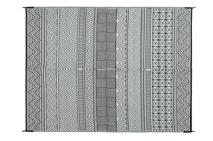 Swazi black  outdoor rug grey and white geometric pattern detail